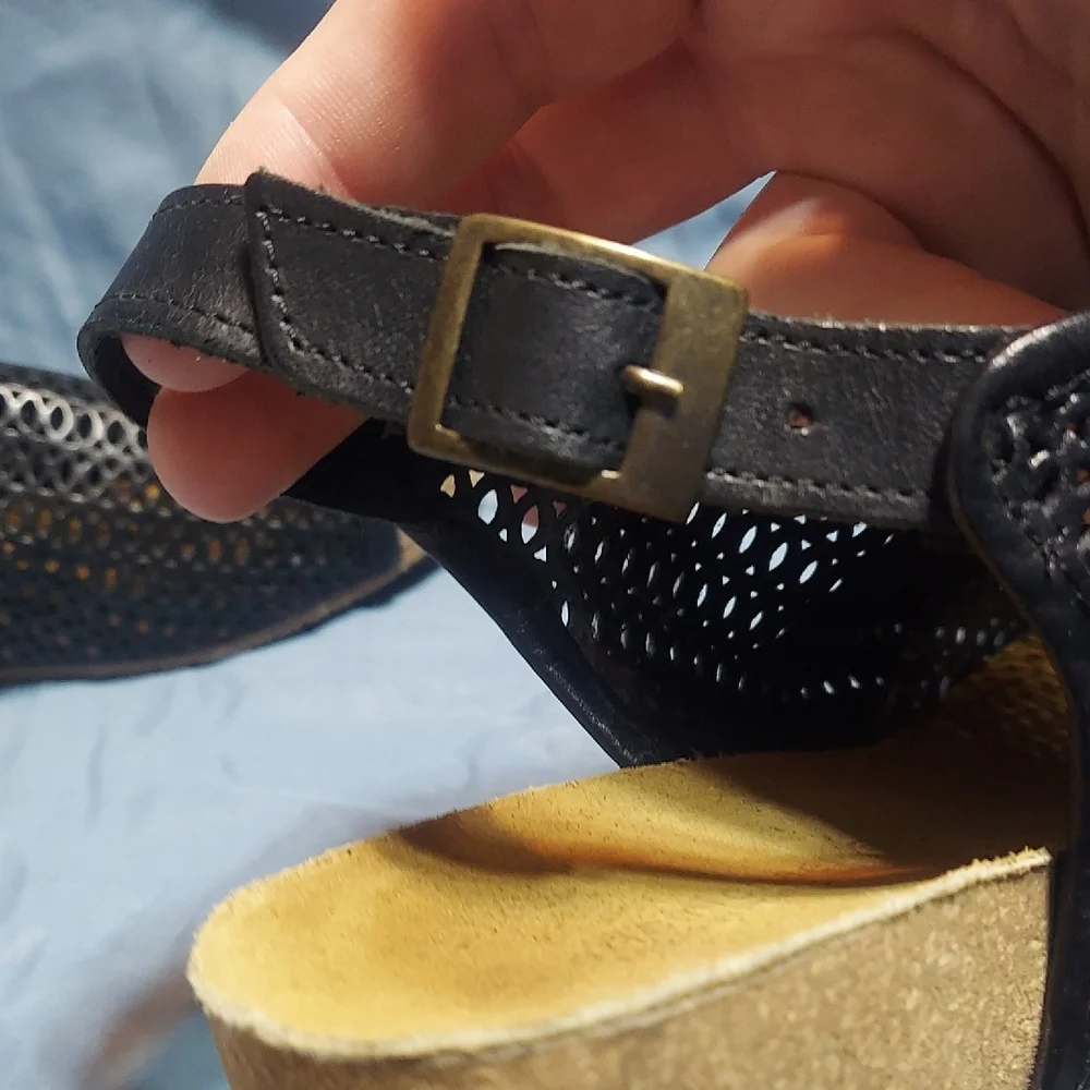 Eric Michael Phoebe Black Laser Cut Leather Cork Wedge Sandals Size 39/8.5